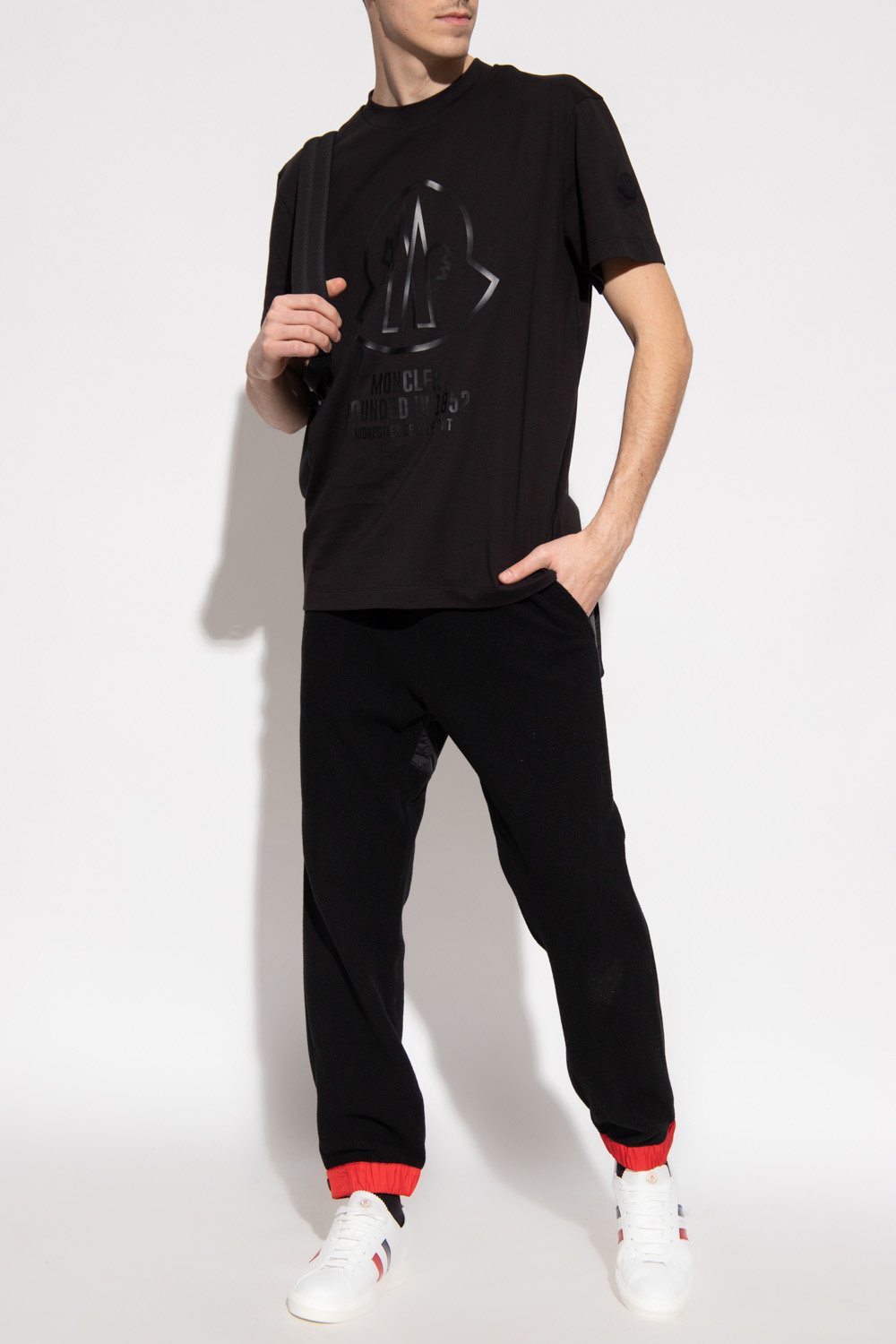 Tシャツ・カットソー MONCLER FW25 Black cotton t-shirt (K20938C0001389AB2 999) Moncler - Logo cotton t-shirt black - The Corner